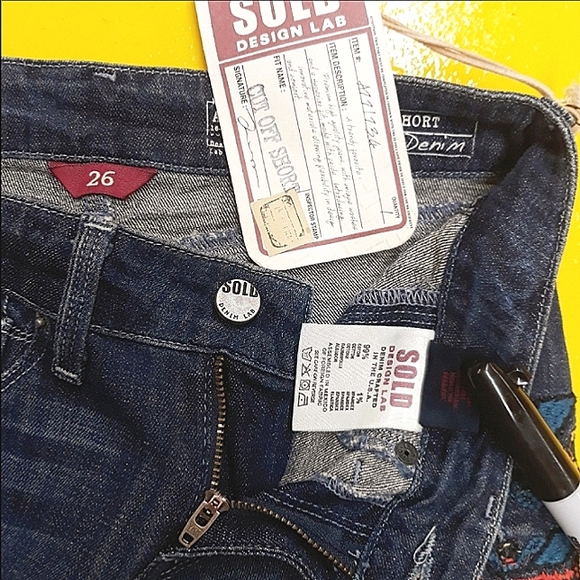 DESIGN LAB Emboidered Aztec Southeast Frayed Cutoff Denim Jean Shorts NWT - Picture 7 of 15